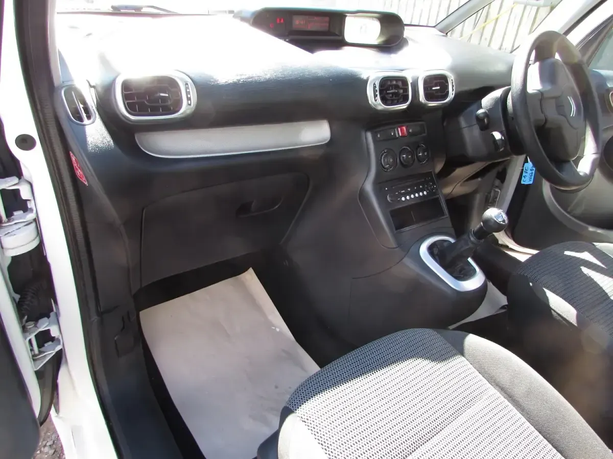 Used Citroën C3 Picasso SELECTION 90 HP (66 kW) 2015 White MPV