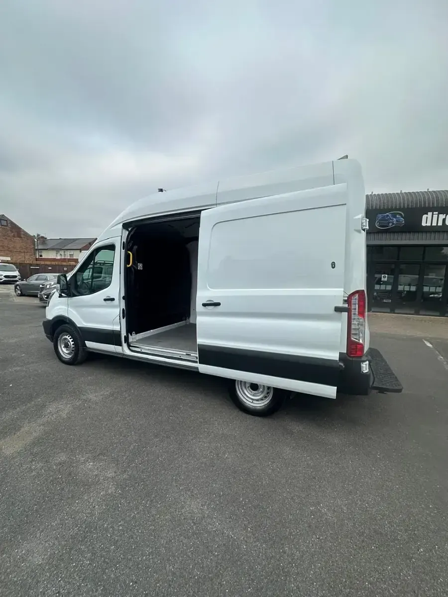 Used Ford Transit 130 HP (95 kW) 2018 White Van