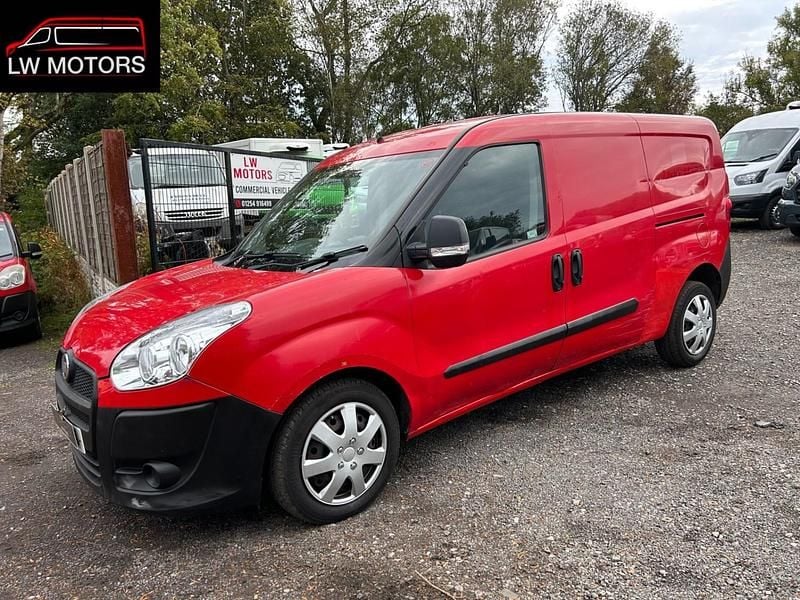 Red Used 2014 Fiat Doblò MPV | £1,999 (Super price) - Image 1/4
