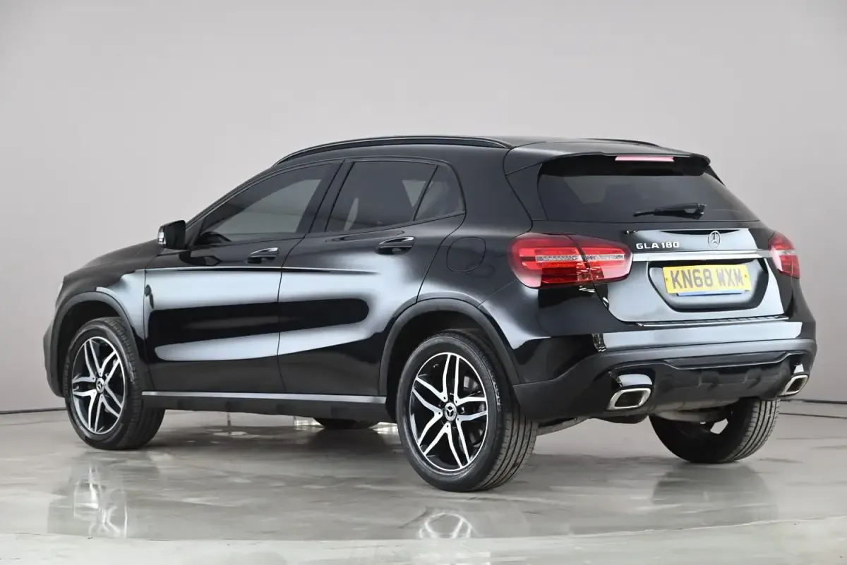 Usado Mercedes GLA180 Urban 2018 Preto SUV