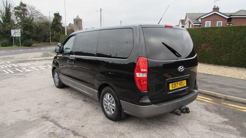 Used Hyundai I800 SE 168 HP (123 kW) 2017 Black MPV