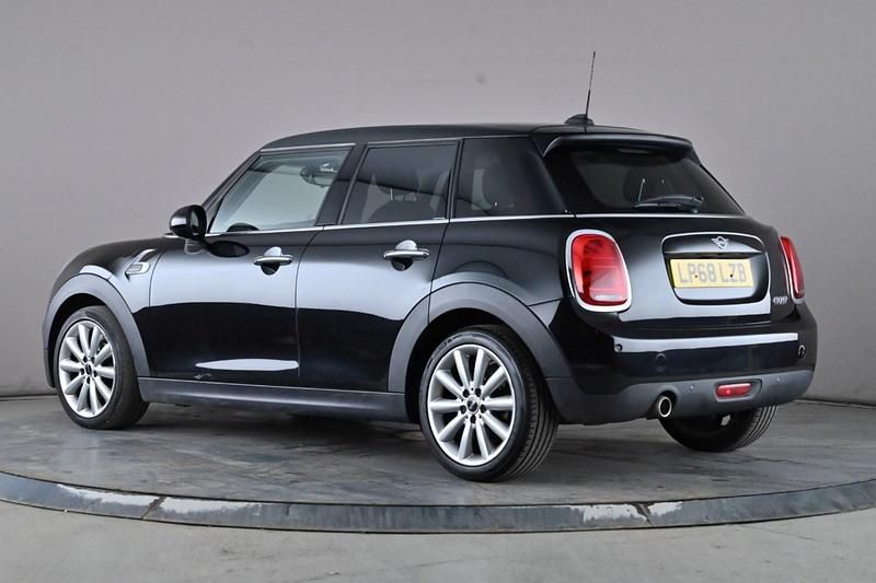 Begagnad Mini Cooper Classic 136 HK (100 kW) 2018 Svart Halvkombi