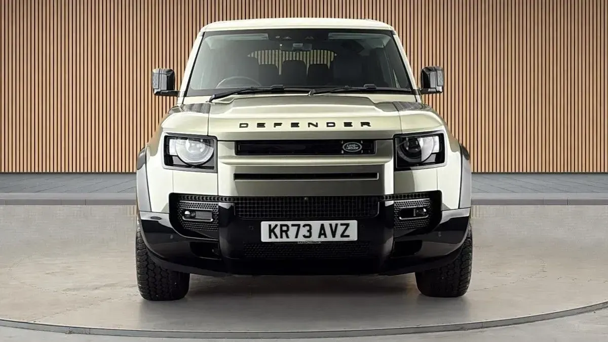 Used Land Rover Defender HSE Dynamic 300 HP (220 kW) 2023 Pangea green SUV