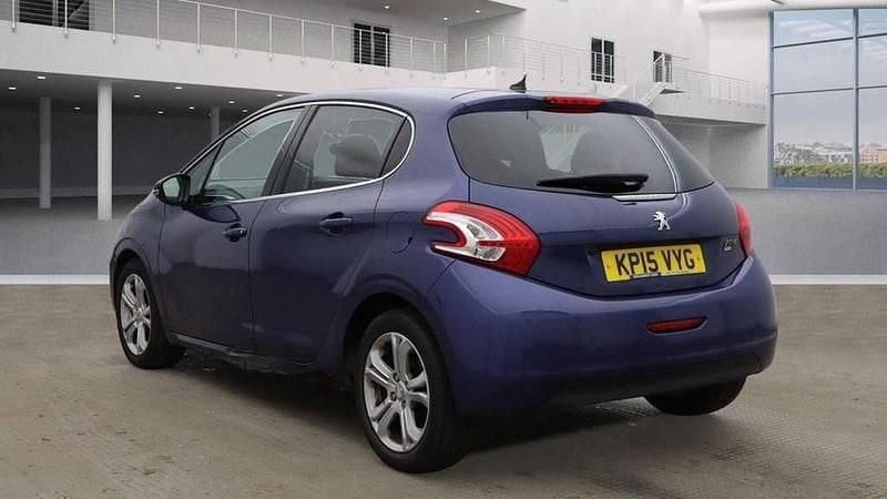 Used Peugeot 208 Allure 92 HP (67 kW) 2015 Blue Hatchback