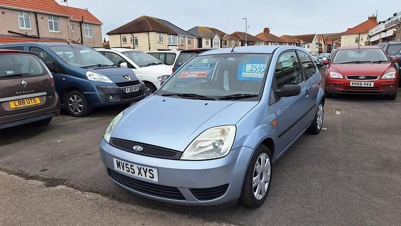 Usado Ford Fiesta Style 75 HP (55 kW) 2005 Azul Citadino