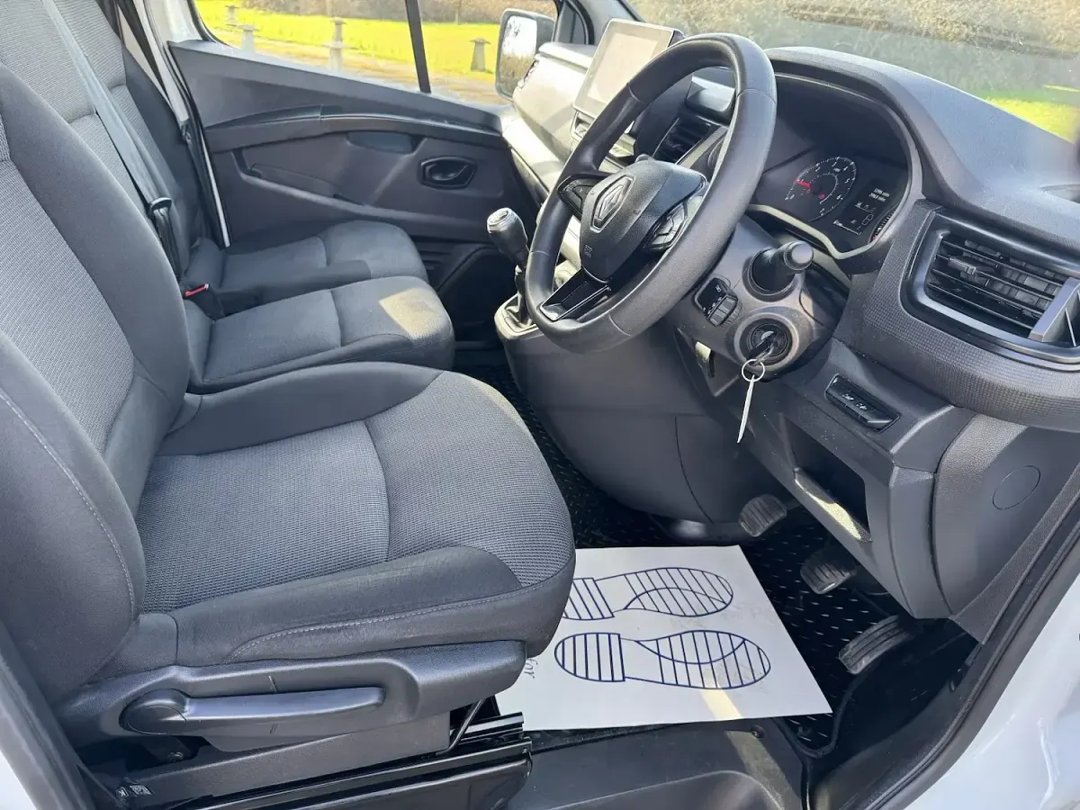 Used Renault Trafic Business 2023 White MPV