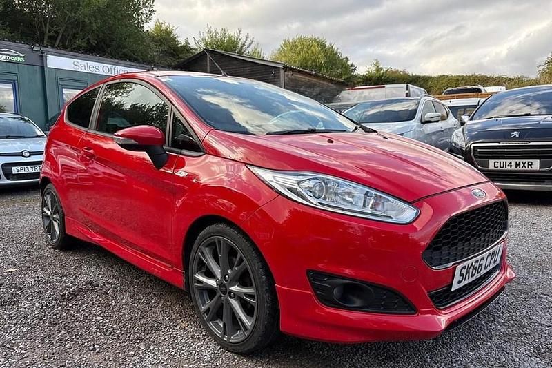 Red Used 2015 Ford Fiesta Zetec Hatchback | £4,995 (A bit pricey) - Image 1/1