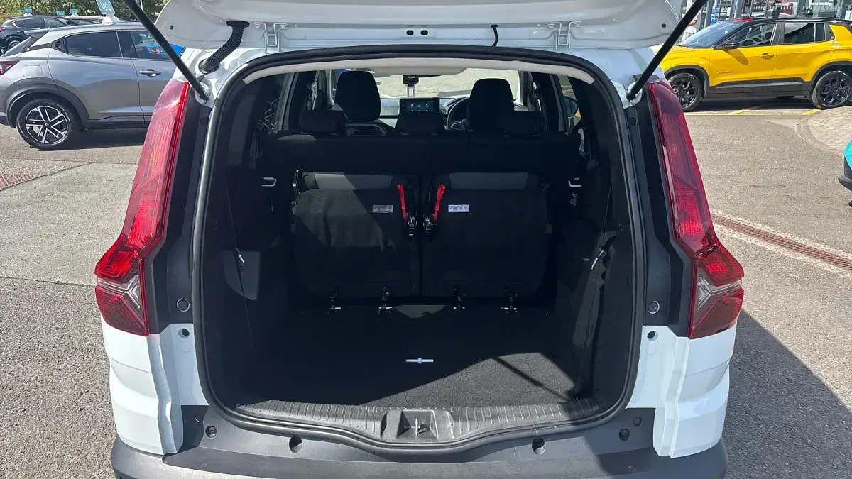 Used Dacia Jogger Extreme 140 HP (102 kW) 2024 White MPV