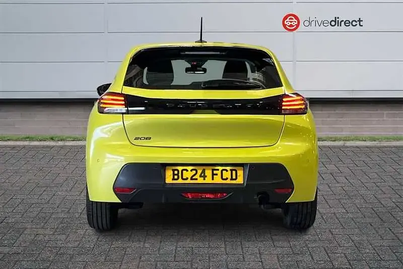 Used Peugeot 208 Active 75 HP (55 kW) 2024 Yellow Hatchback
