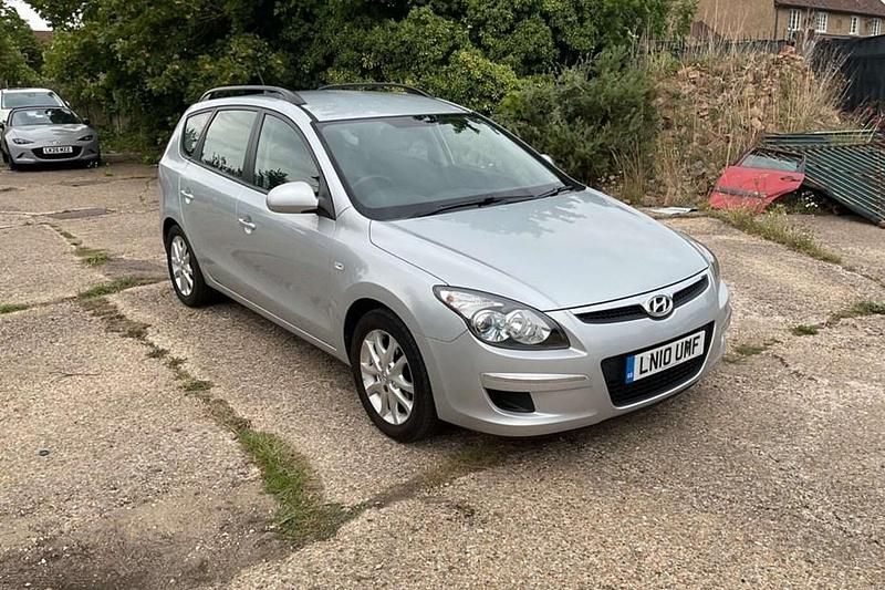 Silver Used 2010 Hyundai i30 Comfort Estate | £3,795 (A bit pricey) - Image 1/1