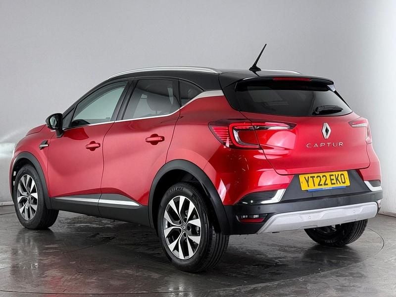 Used Renault Captur SE 140 HP (102 kW) 2022 Red/black SUV