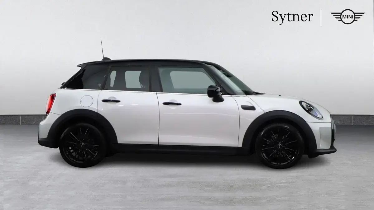 Used Mini Cooper Exclusive 134 HP (98 kW) 2024 White Hatchback