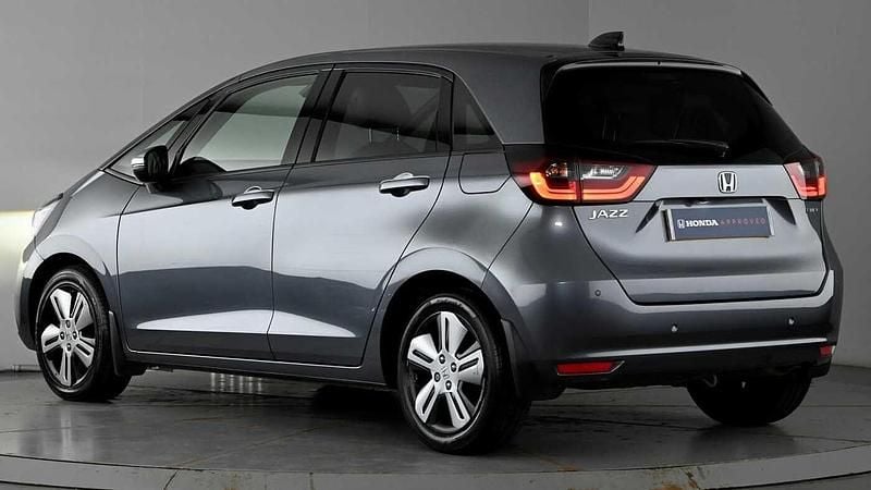 Used Honda Jazz Hybrid 109 HP (80 kW) 2021 Metallic shining grey Hatchback