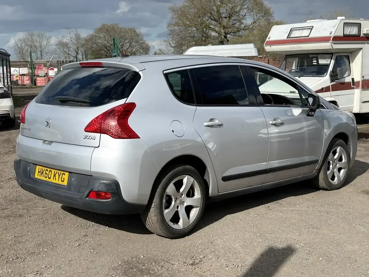 Used Peugeot 3008 Sport 112 HP (82 kW) 2011 Silver Estate
