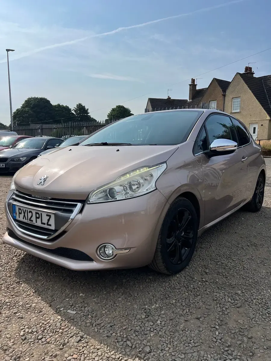 Used Peugeot 208 Allure 95 HP (69 kW) 2012 Pink Hatchback