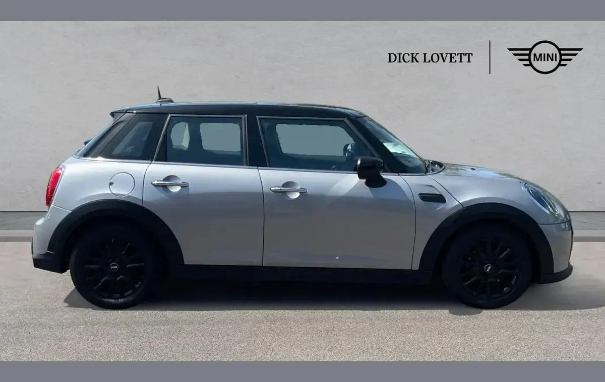 Used Mini Cooper Classic 134 HP (98 kW) 2023 Silver Hatchback