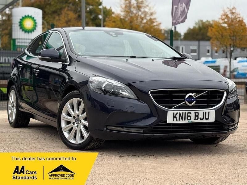 Blue Used 2016 Volvo V40 SE Lux Estate | £6,400 (Fair price) - Image 1/4