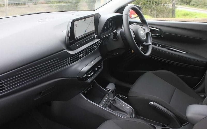 New Hyundai i20 Premium 101 HP (74 kW) 2025 White Hatchback