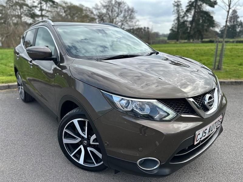 Bronze Used 2016 Nissan Qashqai Tekna SUV | £7,993 (Fair price) - Image 1/2