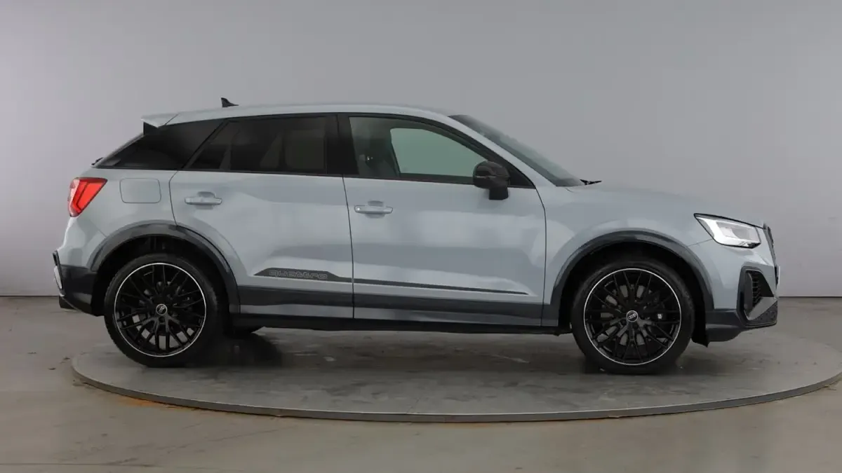 Usado Audi SQ2 Black Edition 300 HP (220 kW) 2025 Cinzento SUV