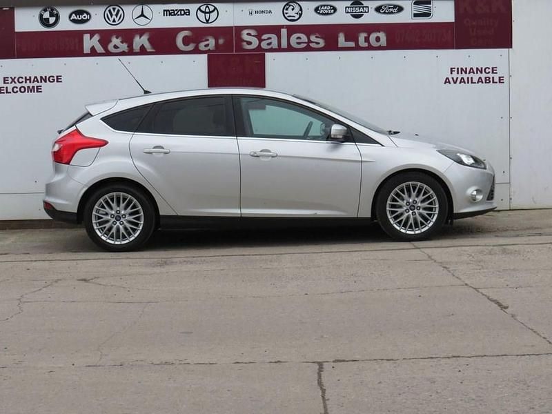 Used Ford Focus Zetec 125 HP (91 kW) 2014 Silver Hatchback