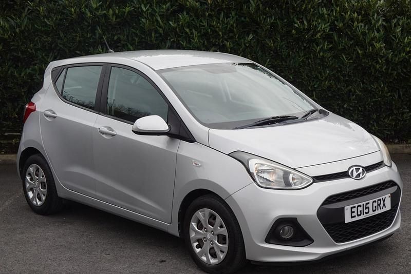 Usado Hyundai i10 SE 2015 Prateado Citadino