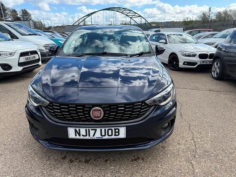 Begagnad Fiat Tipo Easy Plus 120 HK (88 kW) 2017 Blå Halvkombi