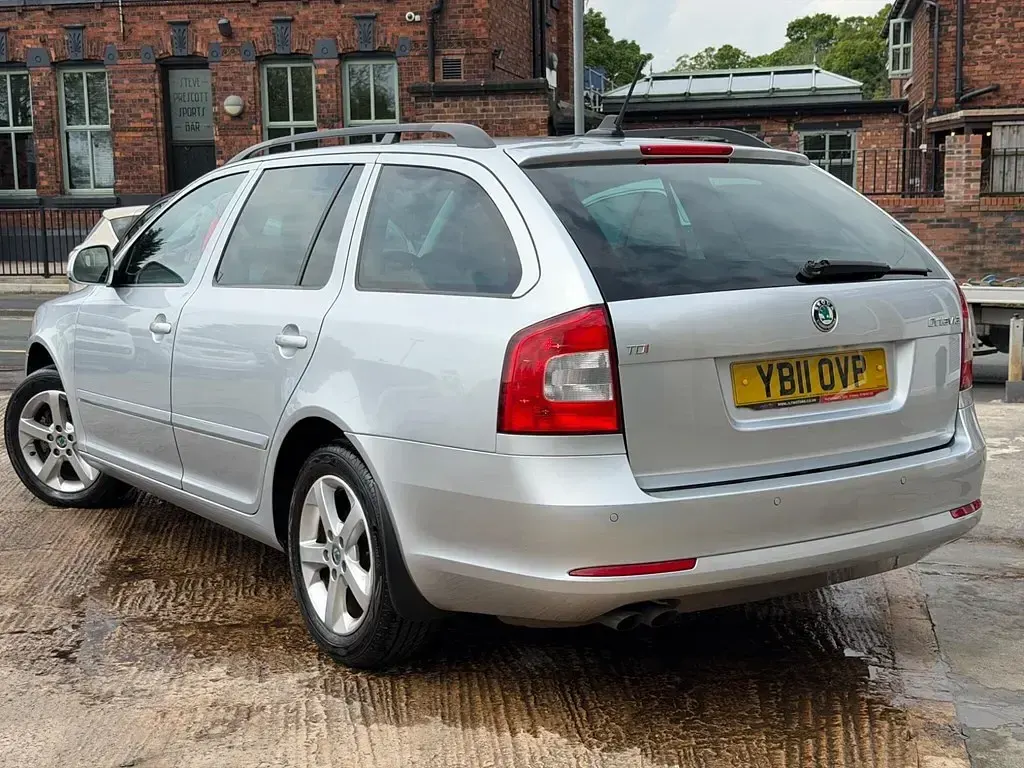 Begagnad Skoda Octavia SE 2011 Silver Kombi