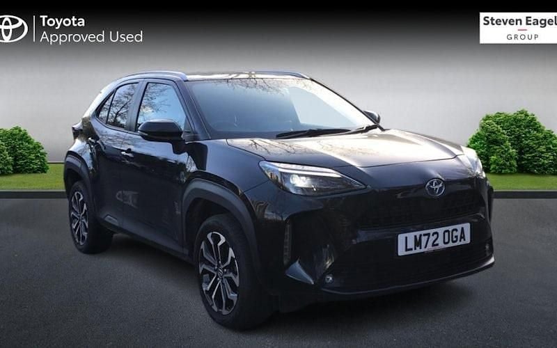 Used 2025 Toyota Yaris Hybrid Design Estate | £20,221 (Good price) - Image 1/4