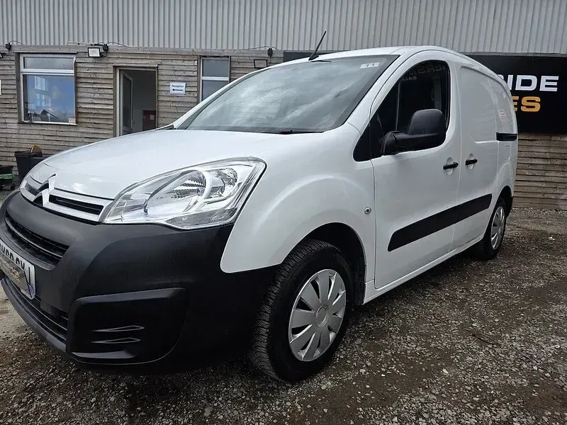 Used Citroën Berlingo 75 HP (55 kW) 2018 White MPV