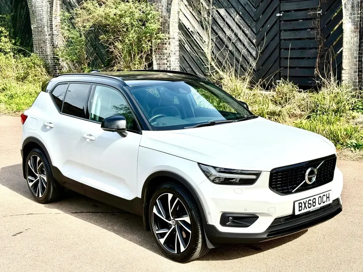 Used Volvo XC40 R-Design 2018 White SUV
