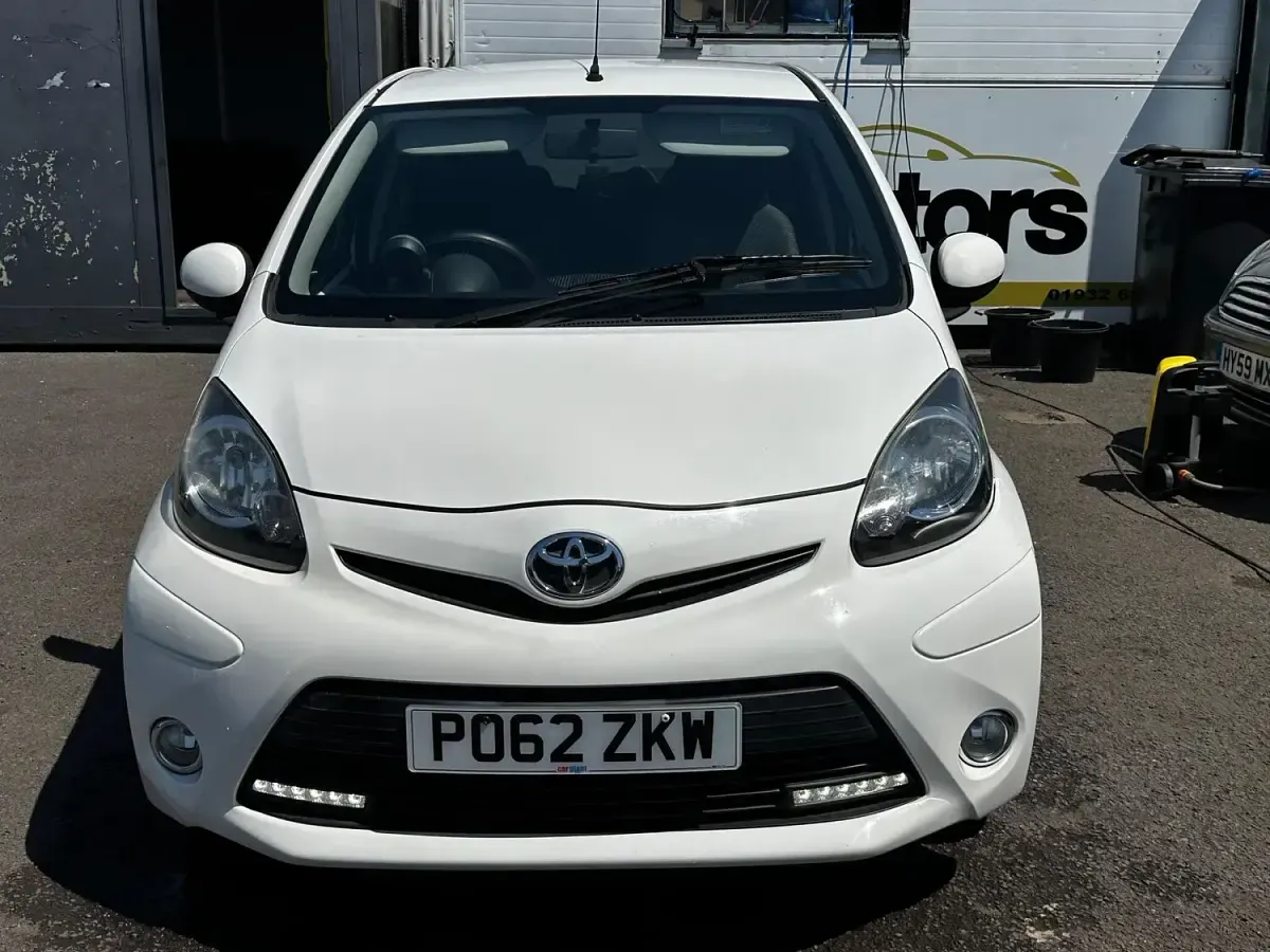 Used Toyota Aygo 68 HP (50 kW) 2012 White Hatchback