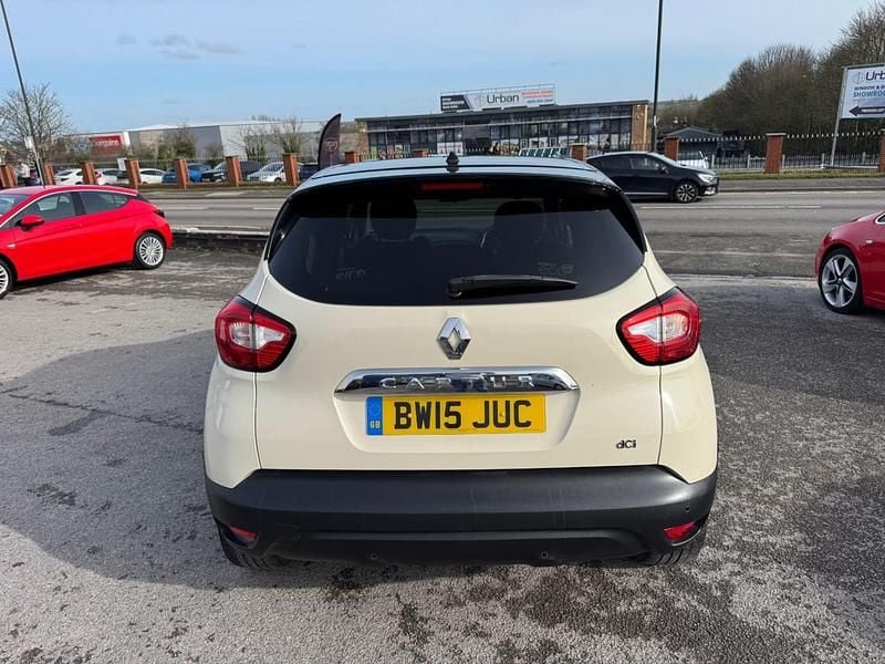 Used Renault Captur Dynamique 90 HP (66 kW) 2015 Cream SUV
