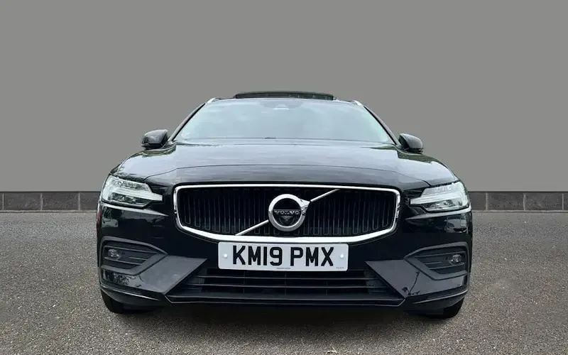 Begagnad Volvo V60 Momentum 190 HK (139 kW) 2019 Svart Kombi