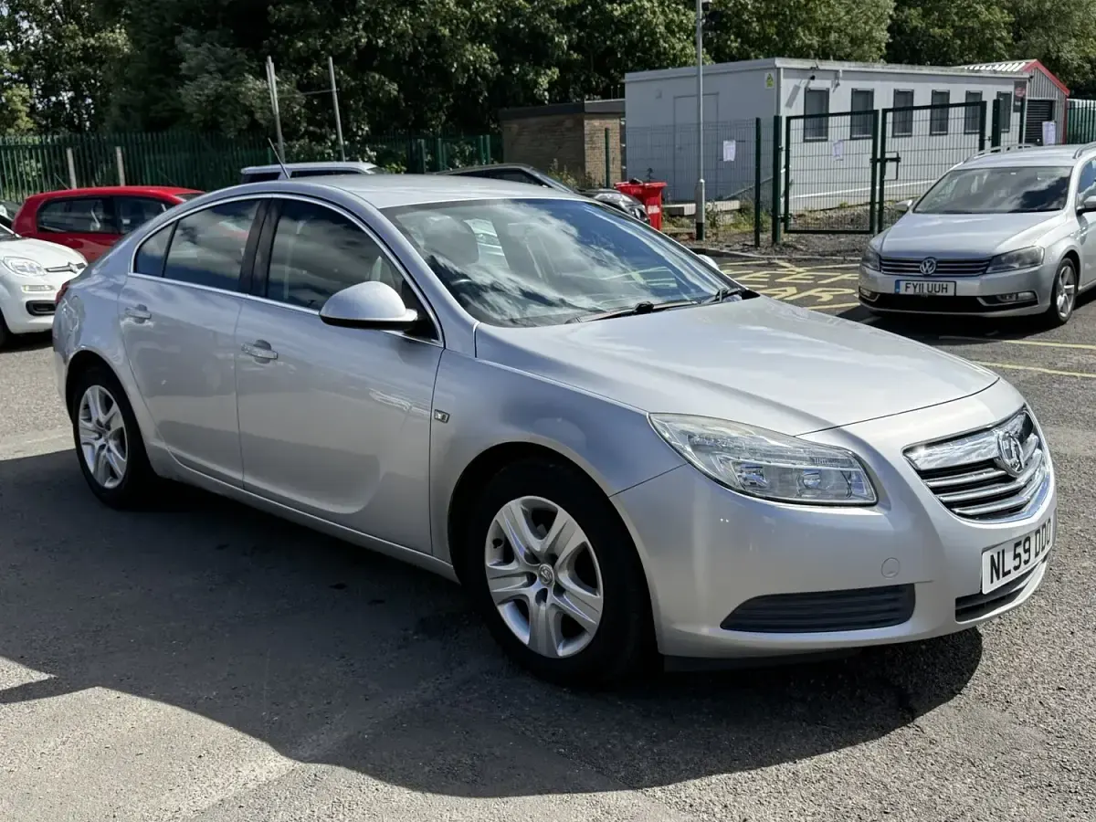 Used Vauxhall Insignia 160 HP (117 kW) 2009 Silver Hatchback
