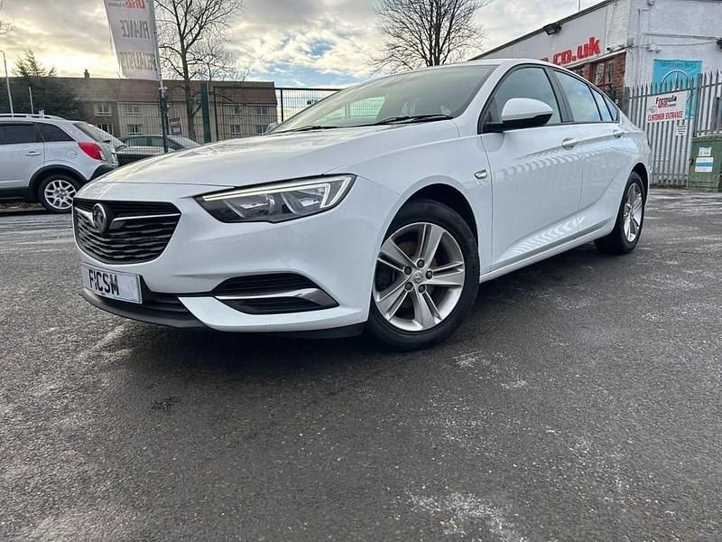 Used Vauxhall Insignia Design Edition 165 HP (121 kW) 2018 White Hatchback