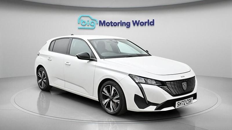 Used Peugeot 308 Allure 130 HP (95 kW) 2022 White Hatchback