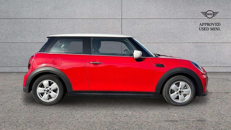 Used Mini Cooper Classic 134 HP (98 kW) 2022 Red Hatchback