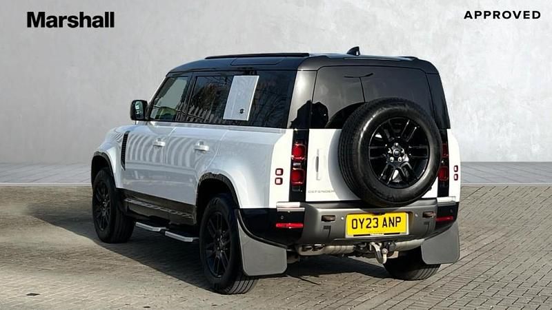 Used Land Rover Defender Dynamic 300 HP (220 kW) 2023 Solid  fuji white SUV