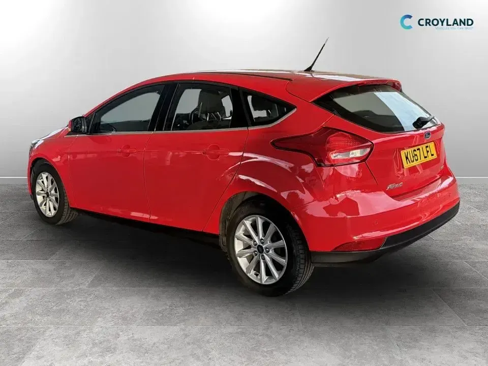 Used Ford Focus Titanium 125 HP (91 kW) 2017 Red Hatchback