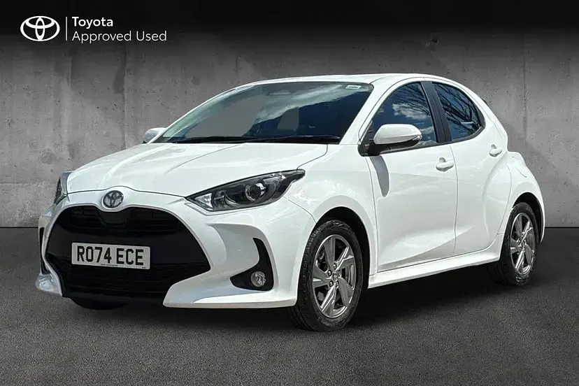 Used Toyota Yaris 116 HP (85 kW) 2024 White Hatchback