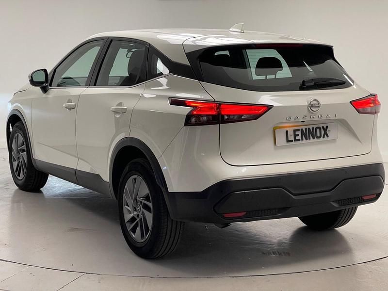 Used Nissan Qashqai Acenta Premium 158 HP (116 kW) 2022 White SUV