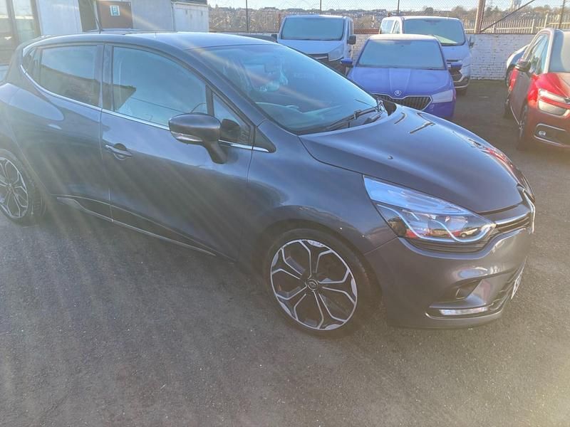 Usado Renault Clio IV Iconic 90 HP (66 kW) 2018 Cinzento Citadino