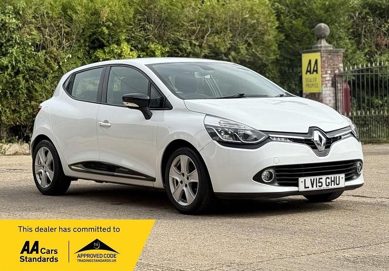 White Used 2015 Renault Clio IV Dynamique Hatchback | £5,890 (Fair price) - Image 1/2