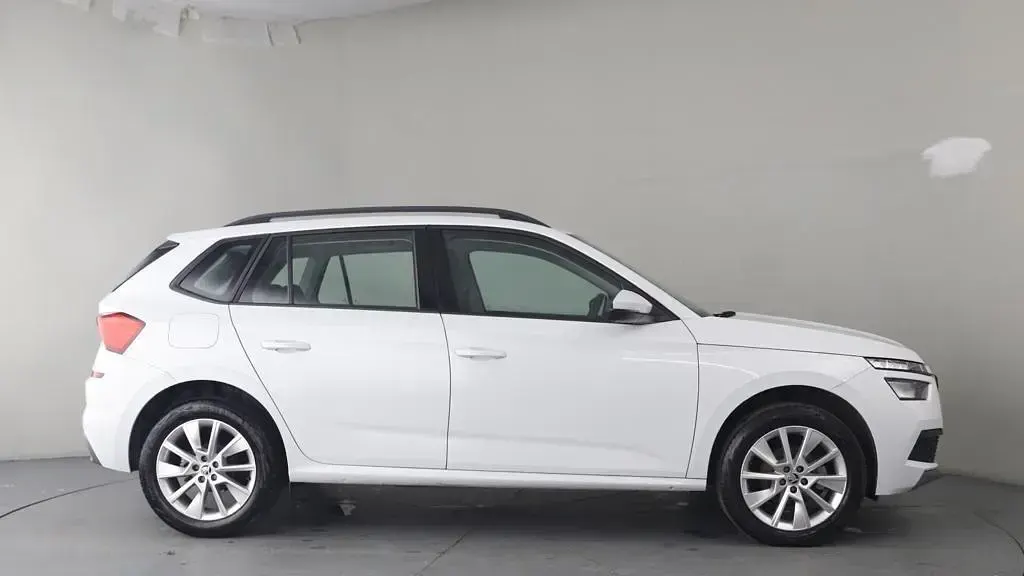 Used Skoda Kamiq SE 110 HP (80 kW) 2022 White SUV