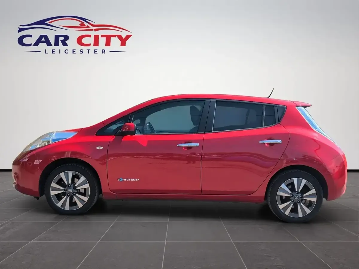 Used Nissan Leaf Tekna 80 kW (109 HP) 2017 Red Hatchback