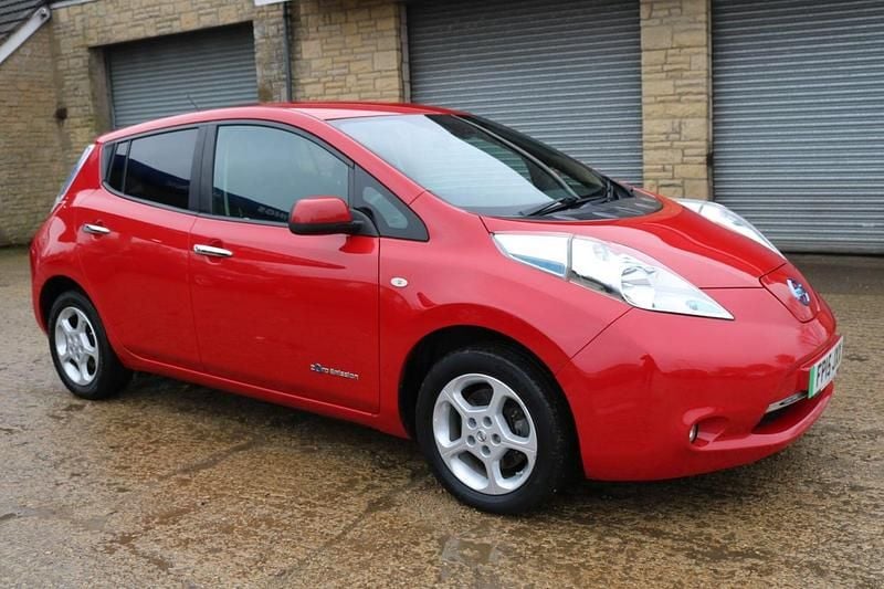 Used Nissan Leaf Acenta 80 kW (109 HP) 2015 Red Hatchback