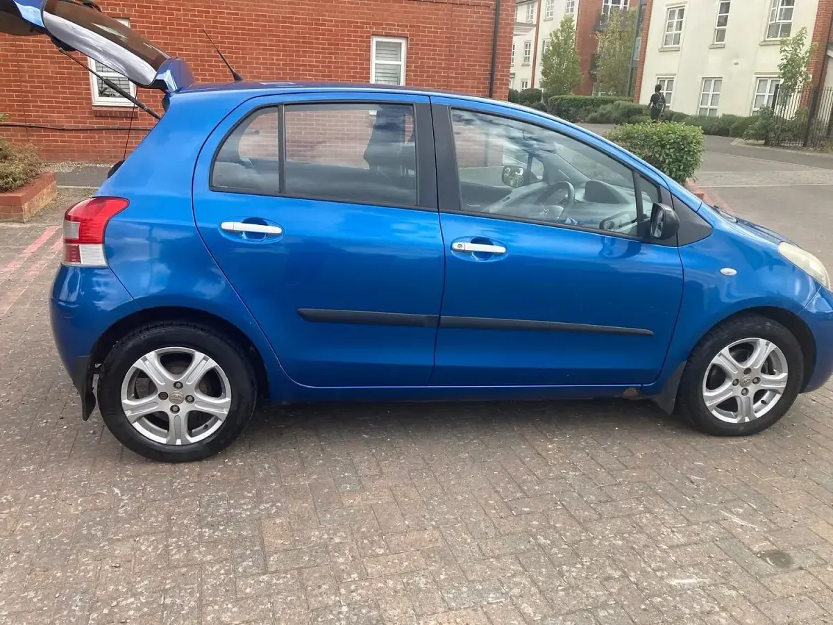 Used Toyota Yaris 2010 Blue Hatchback