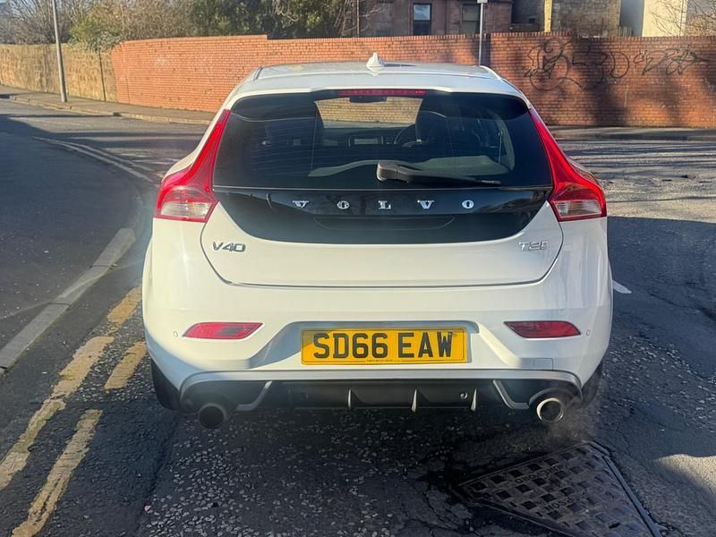 Used Volvo V40 R-Design 122 HP (89 kW) 2016 White Hatchback