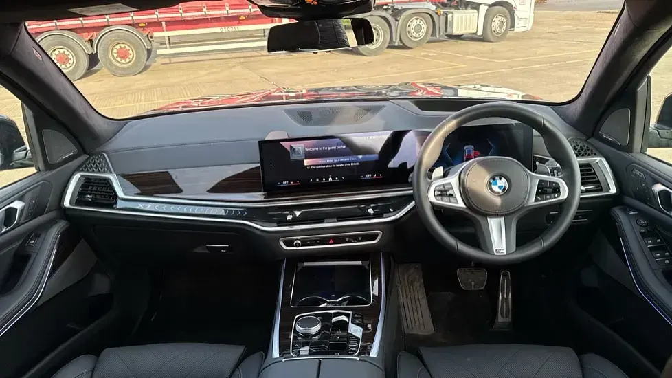 Używany BMW X7 M Sport 352 KM (258 kW) 2025 Biały SUV